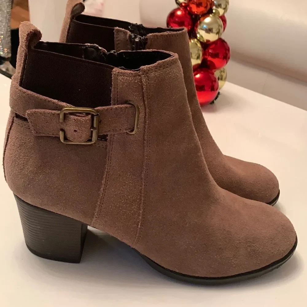 Skechers Suede Taupe Color Block Heel Ladies Ankle Boots Size 8,5